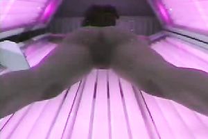 Well-stacked asstastic chick tans her body in solarium