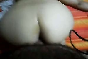 My white women shows her chubby gazoo to me and lets me fuck her fur pie from behind