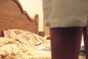 Tanned woman jumps on a guy's prick in a hotel room