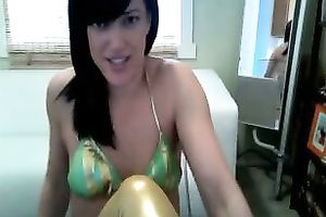 This hot brunette knows that that babe has quite a charming butt