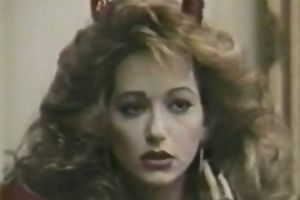 Mesmerizing blondie in sexy devil cosume blows a weenie