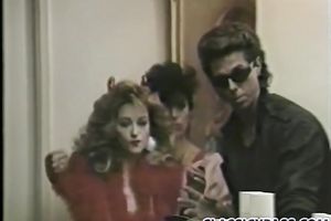 Mesmerizing blondie in sexy devil cosume blows a weenie