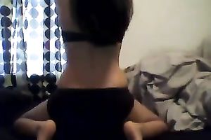 Super hawt Hispanic temptress is shaking her arse like a boss