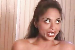 Exotic cam playgirl showing off her appealing muffin