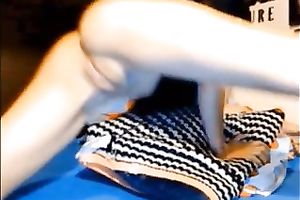 Cute nerdy brunette hair masturbated with sex toy on cam