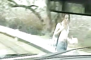 Curly-haired bitch gives her guy a worthwhile oral-service in his car