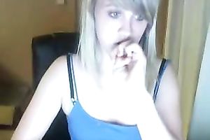 I have a fun playing with my weird sex toy in front of my online viewers