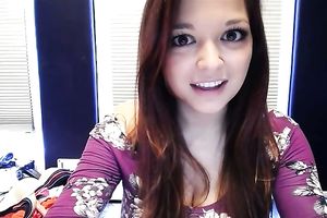 Kinky all natural brunette hair chick flashes her hawt massive boobies