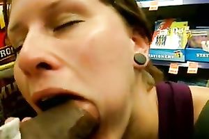 Girlfriend sucked my jock in the grocery store on livecam