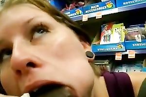 Girlfriend sucked my jock in the grocery store on livecam
