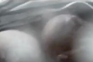 Slutty mamma is milking her melons in dilettante homemade clip