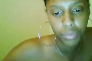 Petite swarthy chick rubs her bald constricted fur pie on the web camera