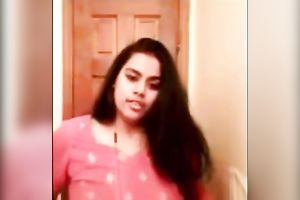 Seductive busty Indian hottie in pink sari brags of her worthwhile large scoops