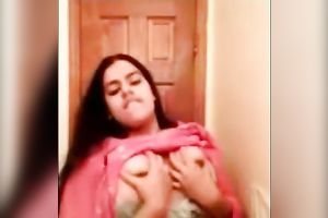 Seductive busty Indian hottie in pink sari brags of her worthwhile large scoops