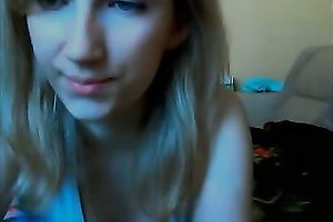 My voracious girlfriend can't live without to play with me on the webcam