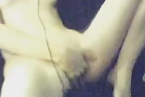 Shy livecam honey covers her constricted cum-hole underneath her hands