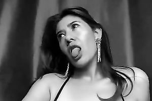 Captivating mother I'd like to fuck demonstrates me her mind blowing knockers