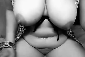 Captivating mother I'd like to fuck demonstrates me her mind blowing knockers