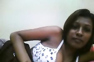 Short haired dilettante Desi brunette hair disrobes not fast to show boobies