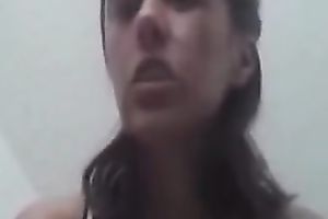 Milf plays with her sexy and big mangos squeezing 'em on camera