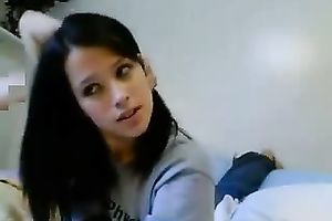 My eighteen yo girlfriend shows her yummy boobies on a web camera