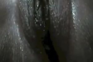 Super dark hottie rubs her juicy and itchy fanny by her fingers