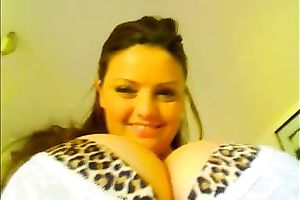 Sextractive fattie with heavy pantoons shows off her treasures