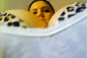 Sextractive fattie with heavy pantoons shows off her treasures