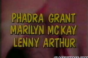 Two whorable babes and one strong guy having hardcore trio