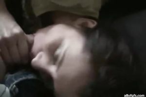 Brunette sweetie doesn't mind engulfing a chubby weenie of her man