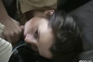 Brunette sweetie doesn't mind engulfing a chubby weenie of her man