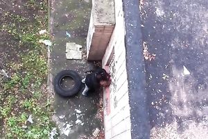 Amateur pair caught fucking outdoors