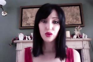 This milf dark brown babe on web camera has majestic plump lips