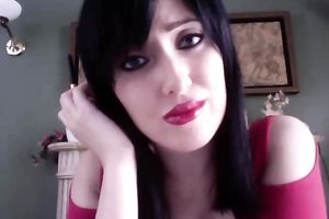 This milf dark brown babe on web camera has majestic plump lips