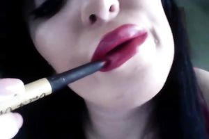 This milf dark brown babe on web camera has majestic plump lips