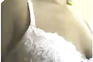 Russian cam doxy Tania flashes her pointer sisters in lacy brassiere