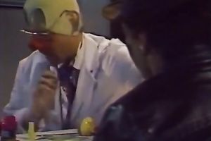 Elegant and marvelous golden-haired sweetheart screwed in a nasty classic porn scene