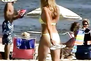 Spying on many sextractive ladies on the summer beach