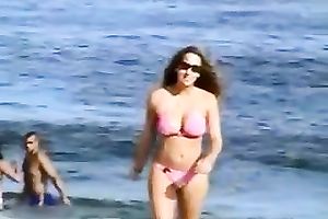 Spying on many sextractive ladies on the summer beach