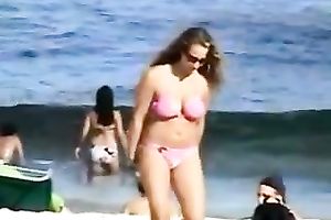 Spying on many sextractive ladies on the summer beach