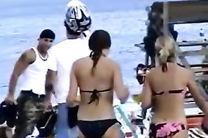 Spying on many sextractive ladies on the summer beach