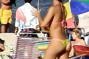 Spying on many sextractive ladies on the summer beach