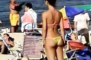 Spying on many sextractive ladies on the summer beach