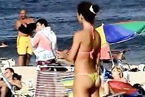 Spying on many sextractive ladies on the summer beach