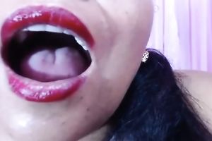 Lady with red lips flashing her damn seductive large bubble a-hole on cam