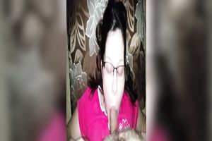 Dark haired nerdy likewise pale slut in pink T-shirt sucked friend's lollicock