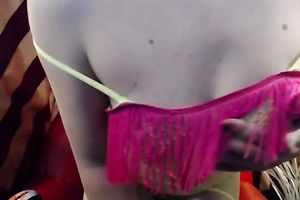 Dark haired web camera wench with hot red lips was posing for my favourable ally