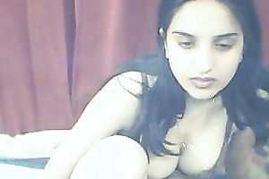 Busty and delectable web camera model from India in sexy brassiere