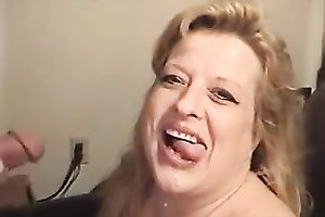 Thirsty for cum older floozy swallows large load in homemade clip