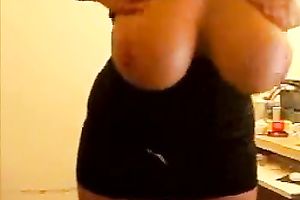 Sizzling cam mom stuns me with her giant jaw-dropping meatballs